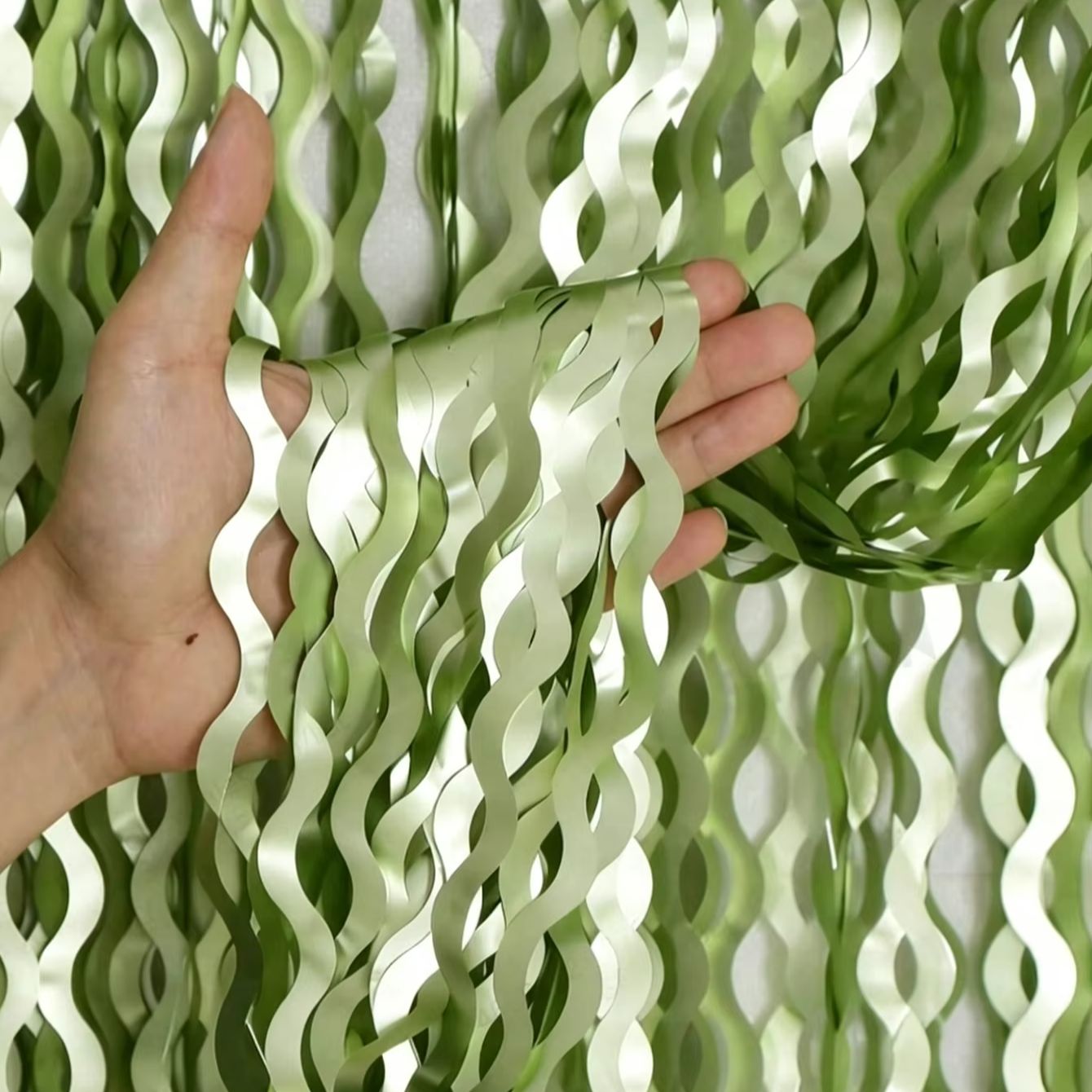 2PCS Sage Green Wavy Foil Frin - огляд і ціна Tinsel Garland Decoration
